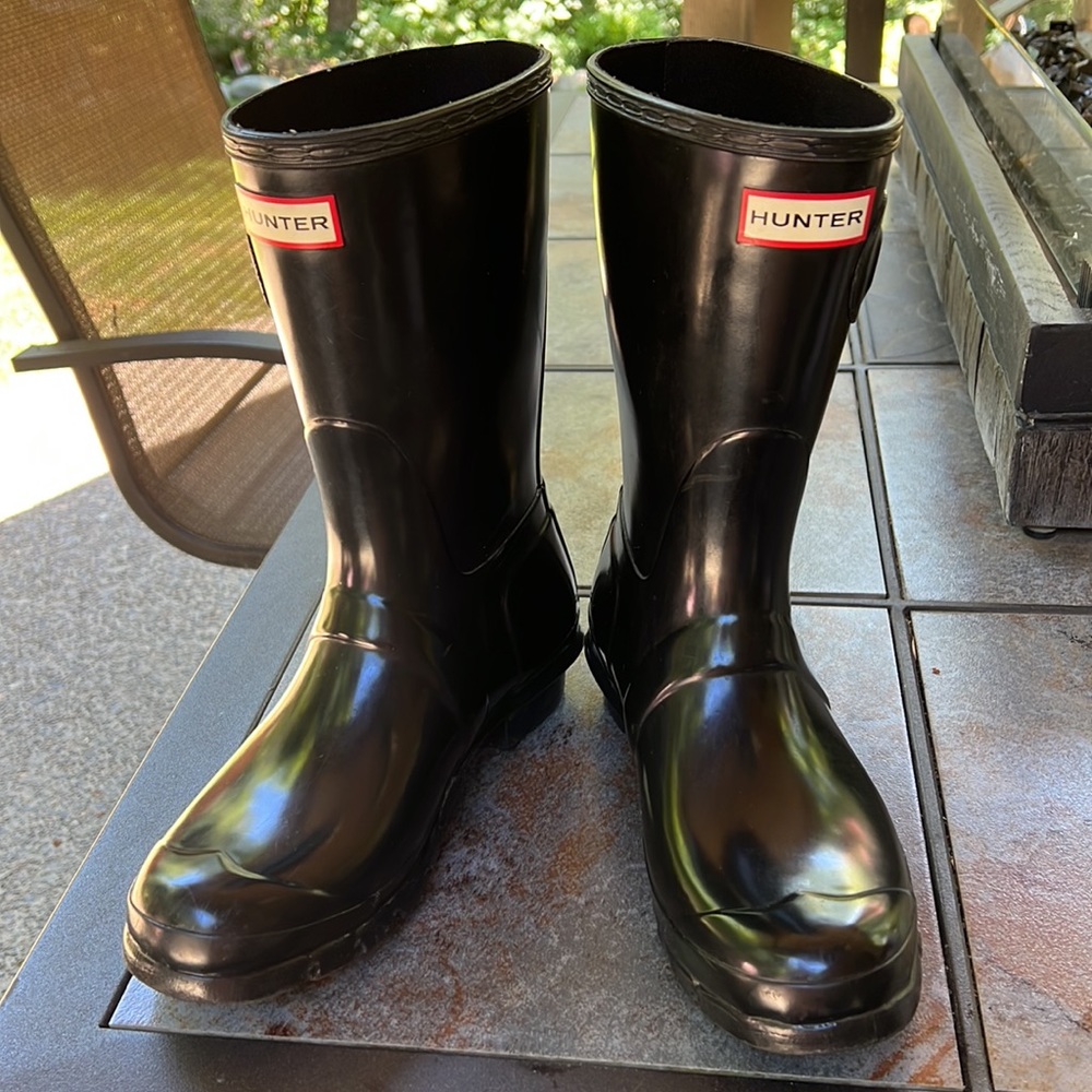 Hunter Boots size 9 Black worn only a few times, in very nice  condition.